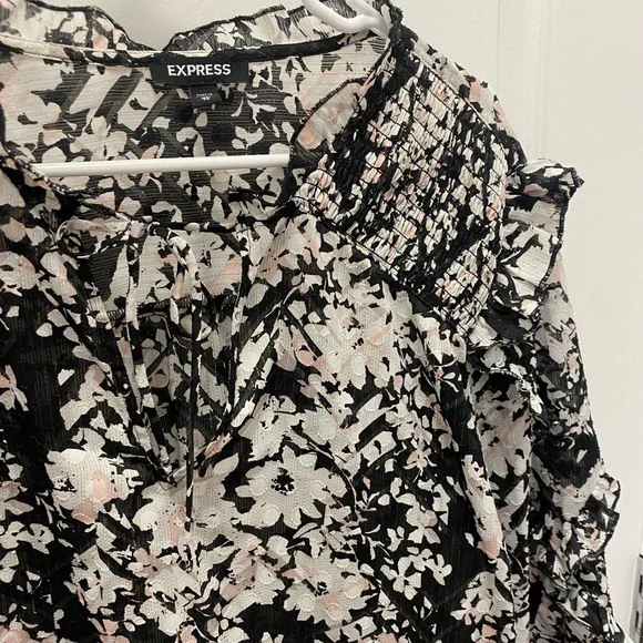 Floral Top - Picture 2 of 2